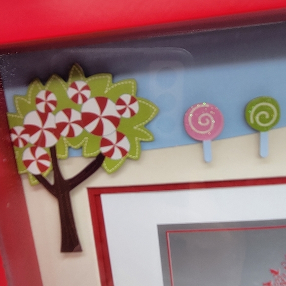 GINGERBREAD HOLIDAY FRIENDS SHADOWBOX PICTURE FRAME w/ CANDY TREES & FLOWERS - Picture 8 of 11